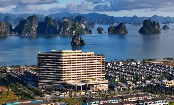 Khu nghỉ dưỡng Wyndham Garden Sonasea Vân Đồn bên vịnh